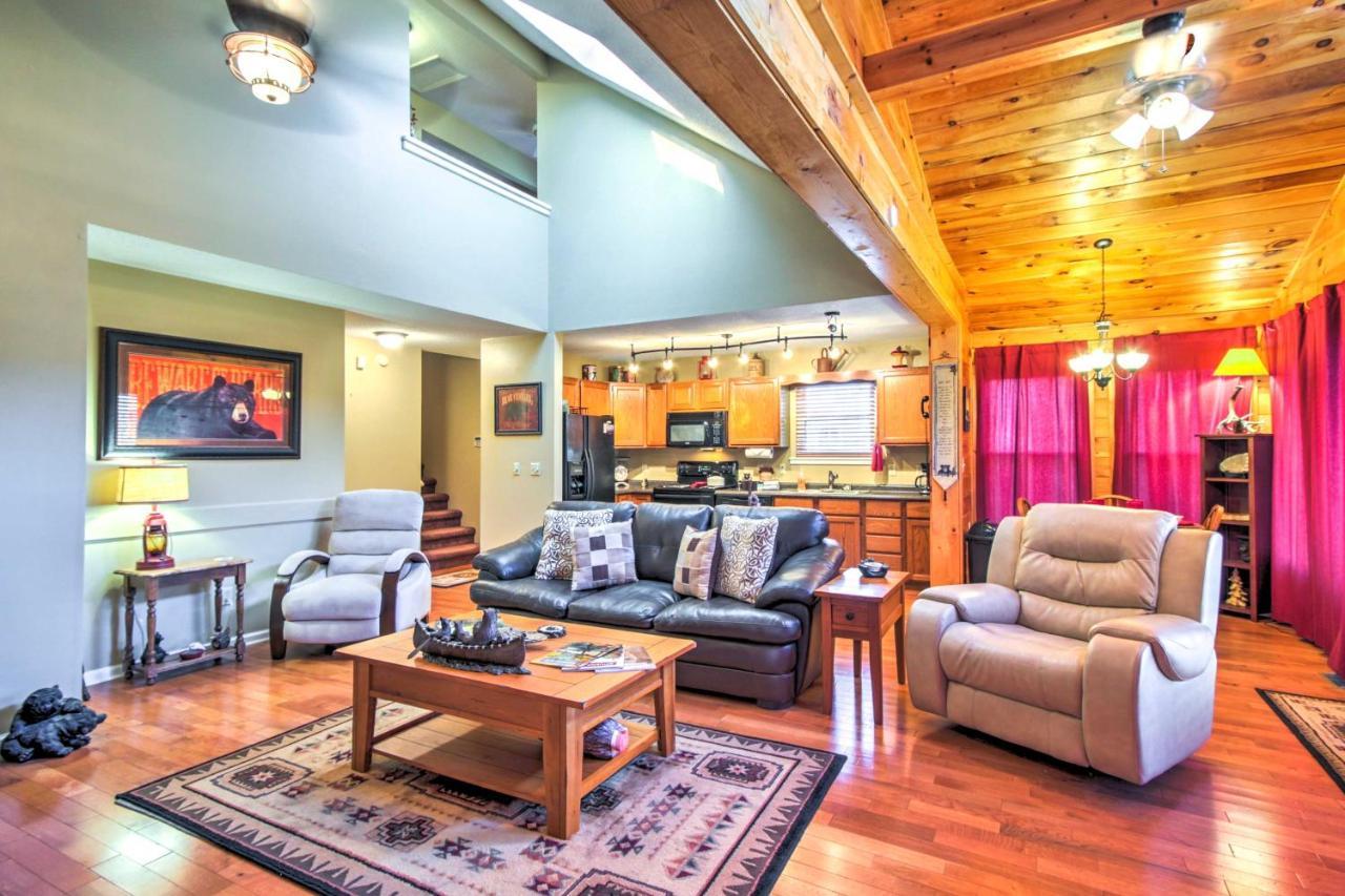 Вилла Tree Top Dream Cabin With Hot Tub In Gatlinburg! Экстерьер фото