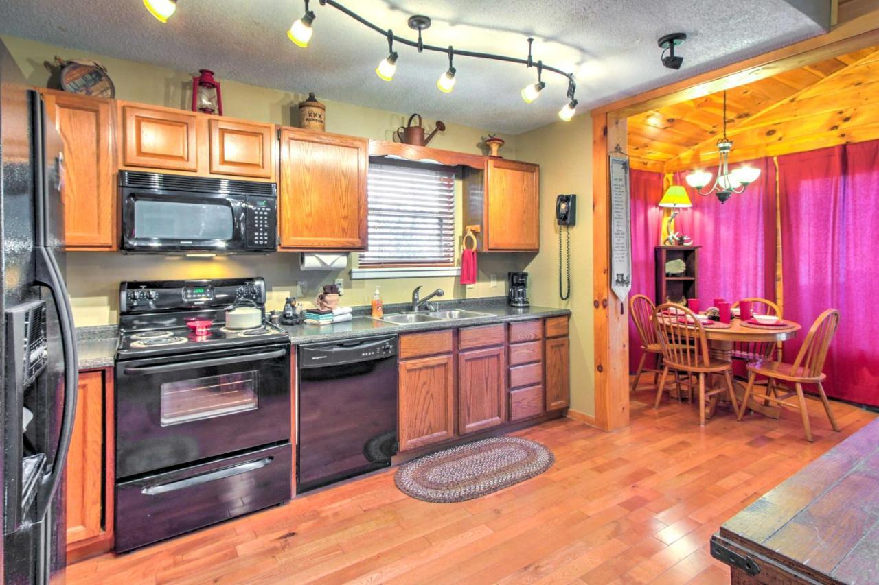 Вилла Tree Top Dream Cabin With Hot Tub In Gatlinburg! Экстерьер фото